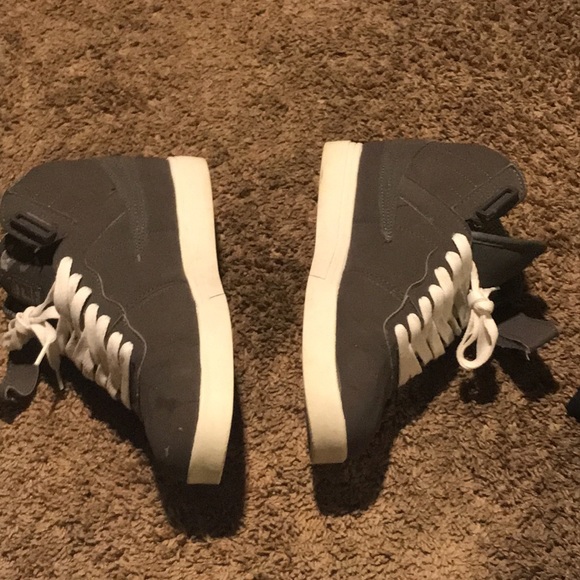 Fila gray sneakers hi top good condition light wear Sz.9.5 - Picture 4 of 6